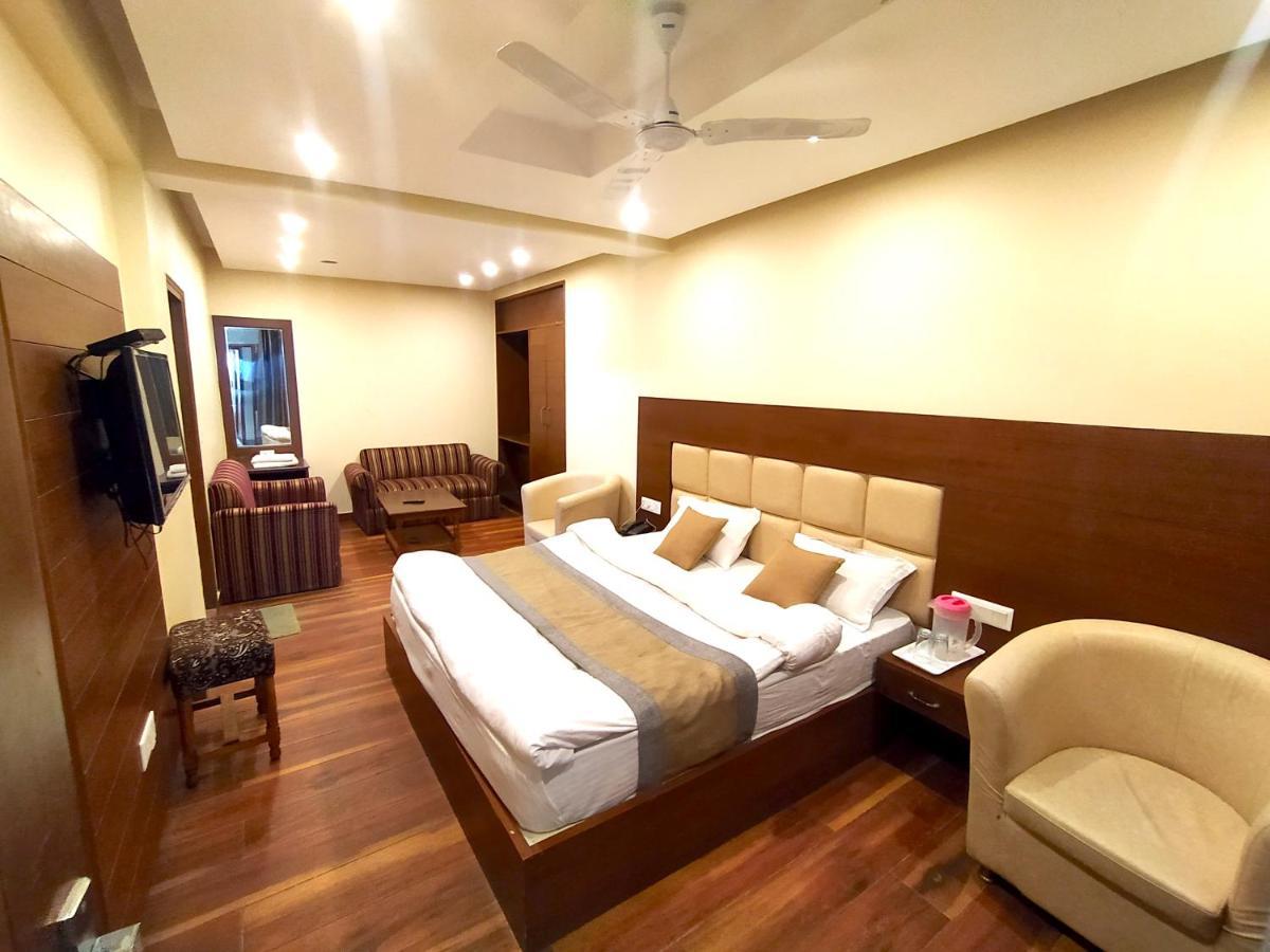 Hotel Samrat, Mussoorie Zewnętrze zdjęcie