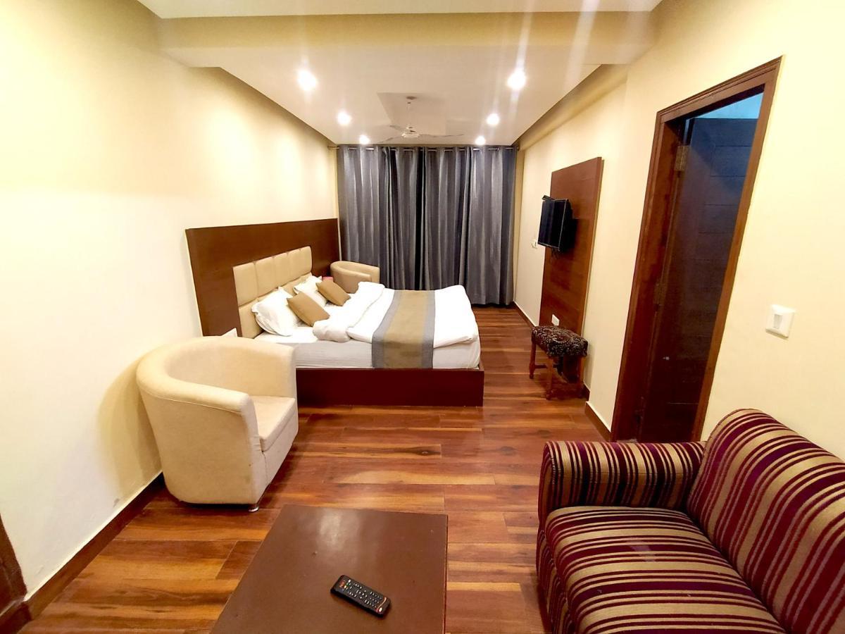 Hotel Samrat, Mussoorie Zewnętrze zdjęcie