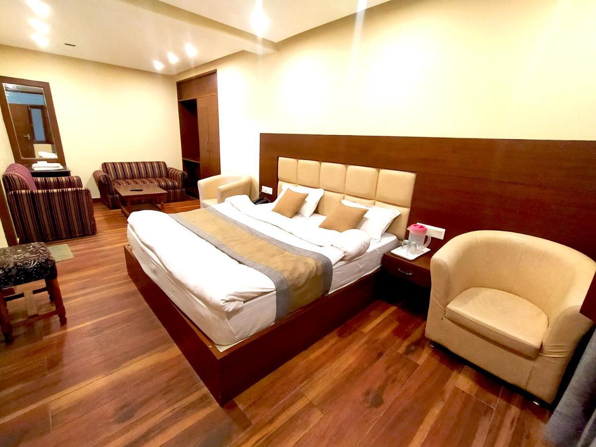 Hotel Samrat, Mussoorie Zewnętrze zdjęcie