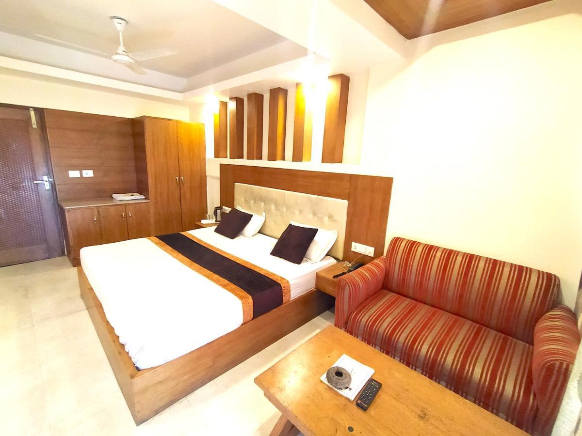 Hotel Samrat, Mussoorie Zewnętrze zdjęcie